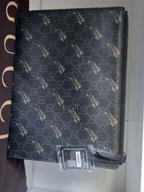 Gucci Black Tiger-Print Zip Supreme Clutch